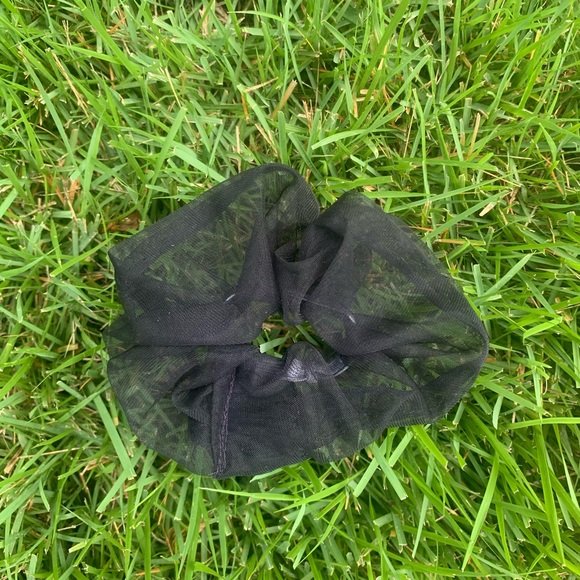 SCRUNCHIES - Picture 6 of 8